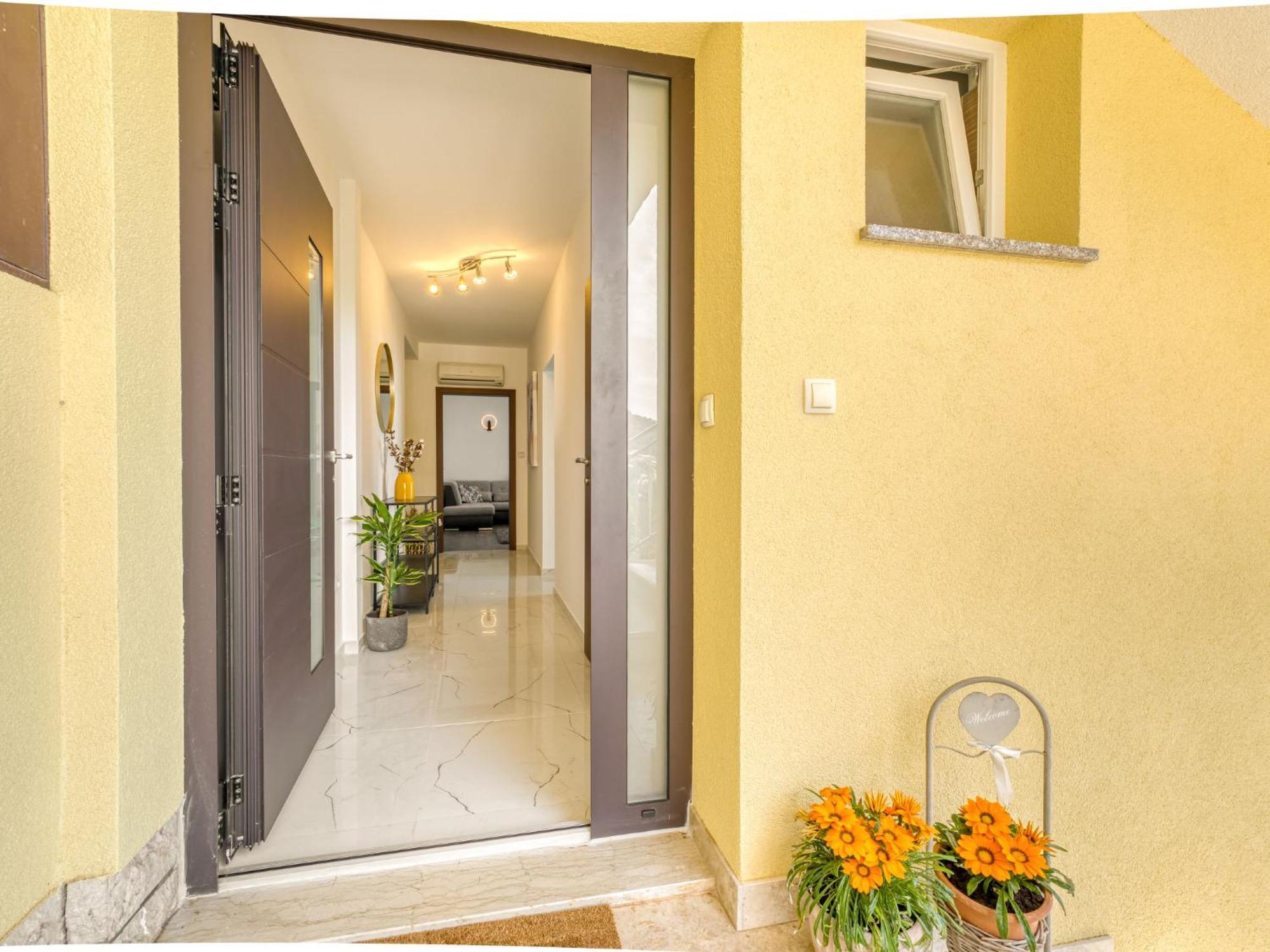 Apartment Laurus-1 By Interhome ลอฟราน ภายนอก รูปภาพ