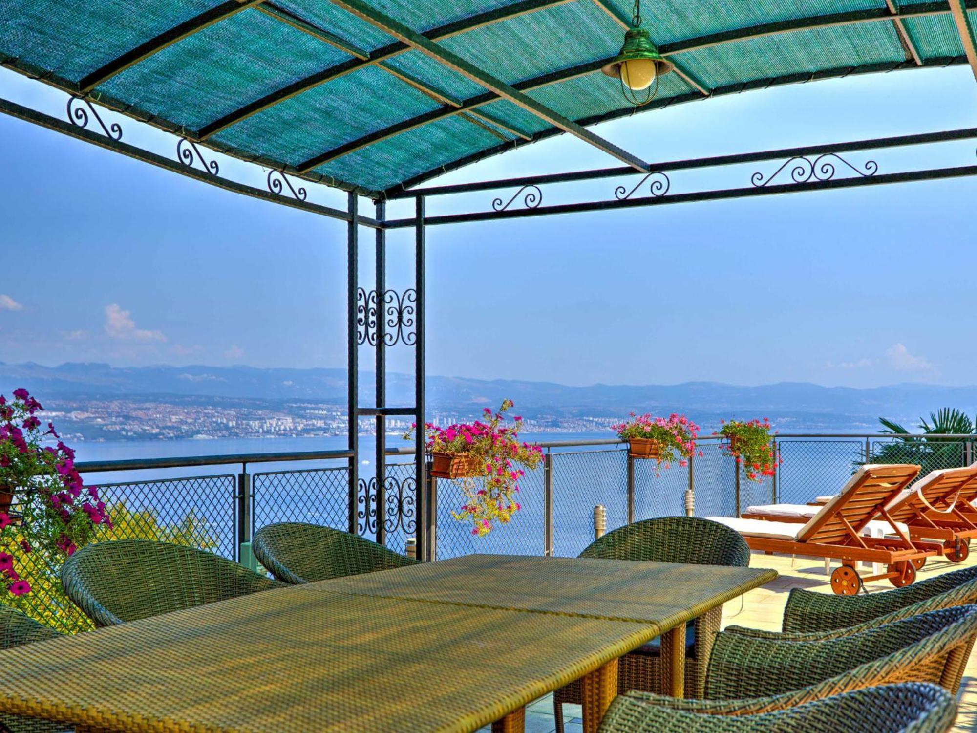 Apartment Laurus-1 By Interhome ลอฟราน ภายนอก รูปภาพ